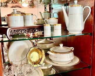 Japanese gold trimmed set. Simple, but elegant in wonderful condition. 