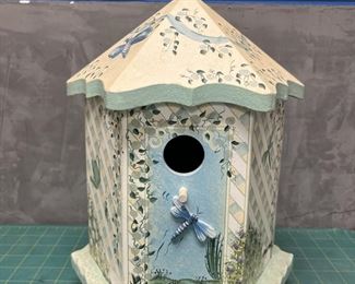 JM7061 Kathy Hatch Hexagonal Blue Green White Bird Feeder https://www.ebay.com/str/agesagoestatesales