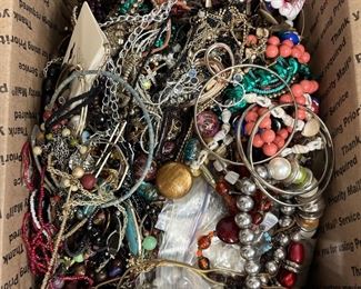 LAN7000 GRANNYS 10 LBS JUNK JEWELRY BOX https://www.ebay.com/str/agesagoestatesales