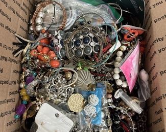 LAN7002 GRANNYS 11 LBS JUNK JEWELRY BOX https://www.ebay.com/str/agesagoestatesales