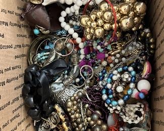 LAN7011 GRANNYS 11 LBS JUNK JEWELRY BOX https://www.ebay.com/str/agesagoestatesales