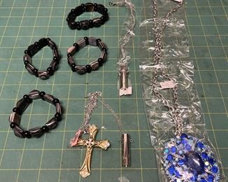 EH7015 GRANNY S Costume Jewelry Lot https://www.ebay.com/str/agesagoestatesales