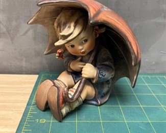 JM7009 Hummel Goebel Vintage Figurine Umbrella Girl 152 0B https://www.ebay.com/str/agesagoestatesales