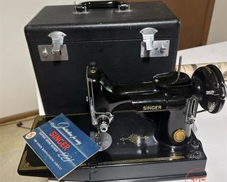1951 SINGER Featherweight Sewing Machine with Original Case