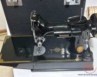 1951 SINGER Featherweight Sewing Machine with Original Case