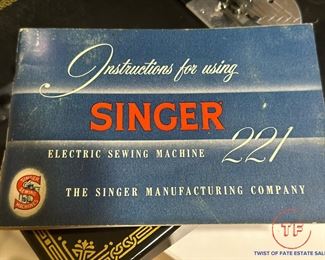 1951 SINGER Featherweight Sewing Machine with Original Case