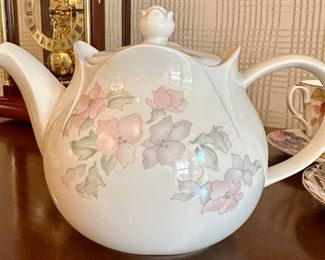 Porcelain Tea Pot