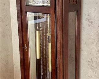 Beautiful and working Ridgeway Grandfather Clock Model 216, Movement -GW, Cherry Finish 