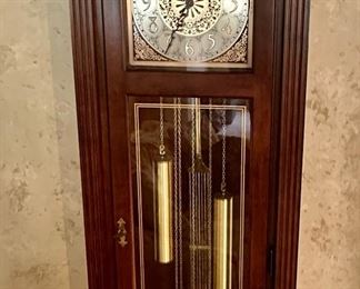 Beautiful and working Ridgeway Grandfather Clock Model 216, Movement -GW, Cherry Finish with Fine Chimes
