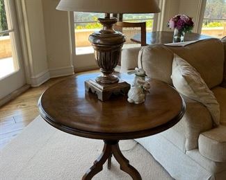 Tripod Pedestal Table (pr)