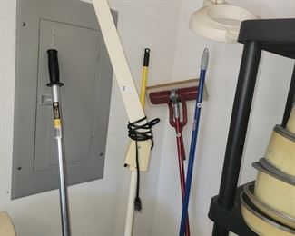 Standing magnifier light