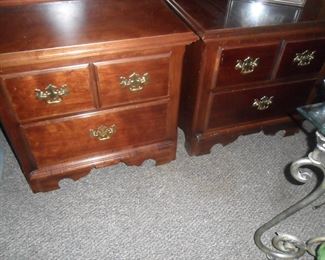2 matching night stands part of set