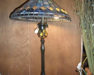 2 tiffany style lamps