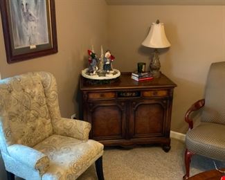 Kazwara print and nice collection of local artists, prints and paintings.