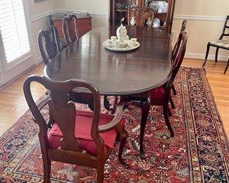 Beautiful antique Heriz rug.