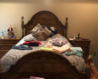 Great Carolina pines bedroom suite including chest, dresser and bedside tables, all matching, all immaculate