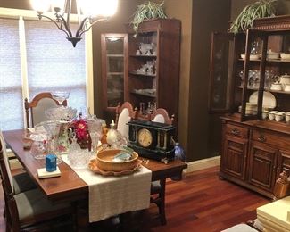 Beautiful Ethan Allen dining room suite