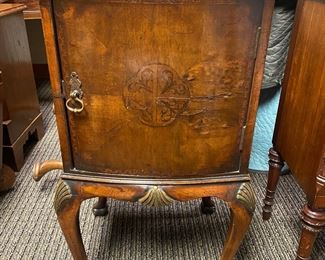 nightstand / cabinet