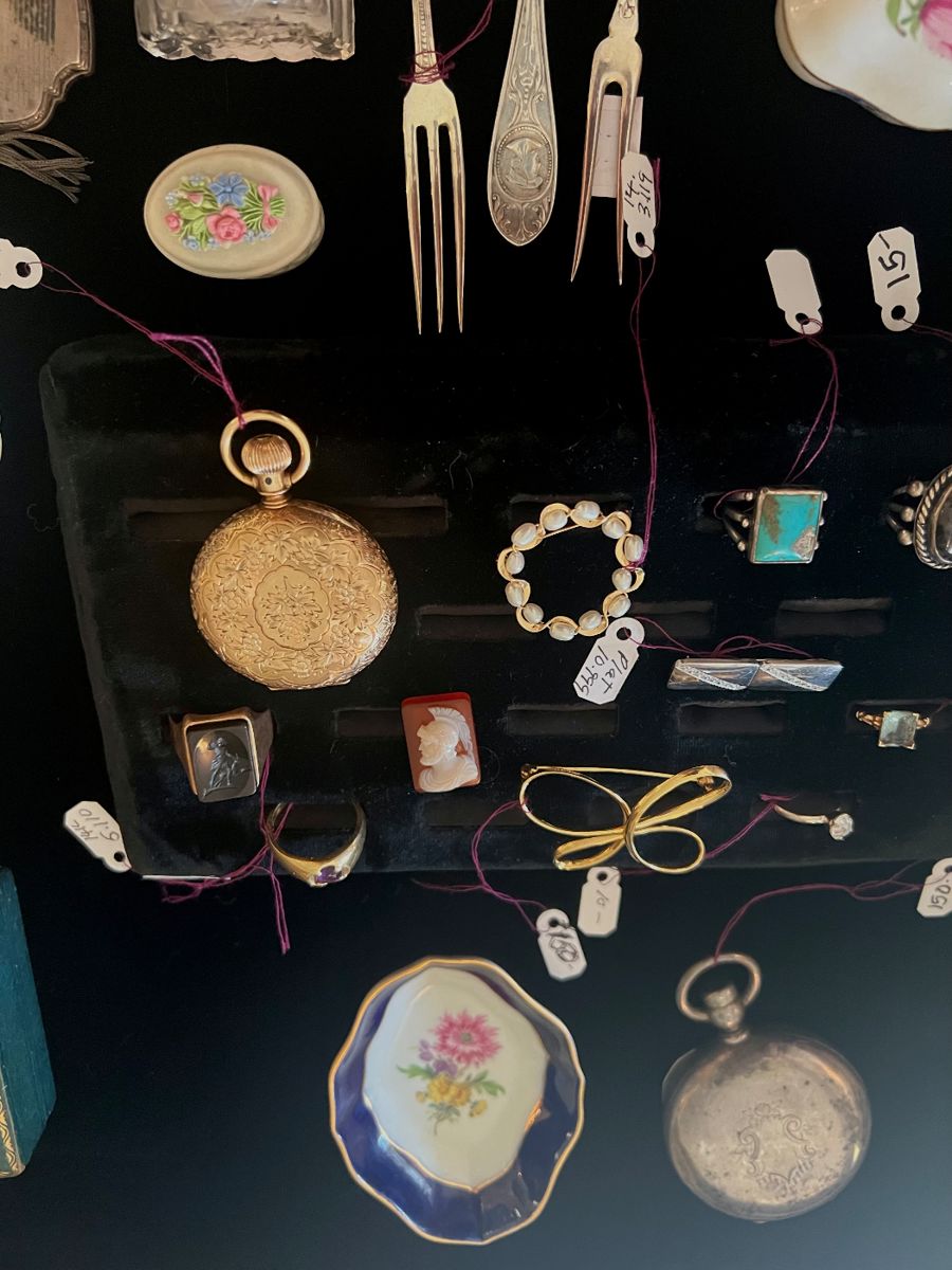 Country Cottage Somerville ECLECTIC VINTAGE... starts on 8/19/2023