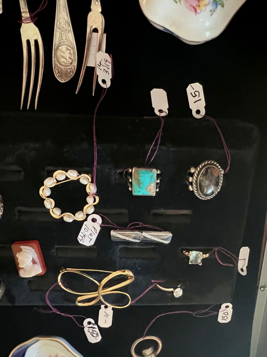 Country Cottage Somerville ECLECTIC VINTAGE... starts on 8/19/2023