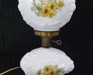 GWTW Style Lamp w/White & Yellow Flowers