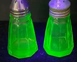 Vaseline Salt & Pepper Shaker