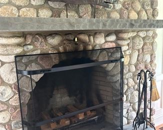 Fireplace screen