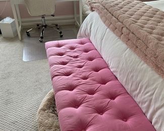 Tufted acrylic leg bench