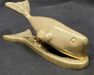 BRASS WHALE CLIP