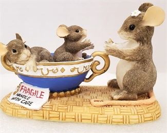 CHARMING TAILS FIGURINE LOVE DOESNT COME WITH INSTRUCTIONS