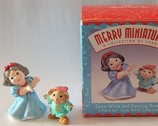 HALLMARK MERRY MINATURES SNOW WHITE AND DWARF
