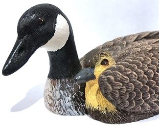 HERITAGE DECOYS CANADA GOOSE WITH CHICK FIGURINE