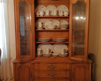 FRENCH PROVINCIAL CHINA CABINET AND CHINA SET