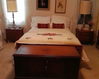 FULL SIZE BED , NIGHTSTANDS AND LAMPS