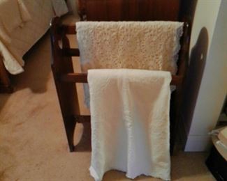 QUILT RACK AND SPREADS