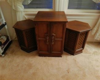 STEREO/8 TRACK /RADIO CONSOLE