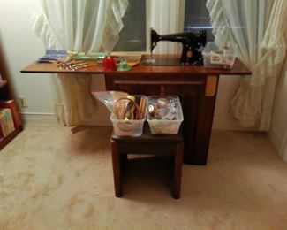 SINGER SEWING MACHINE