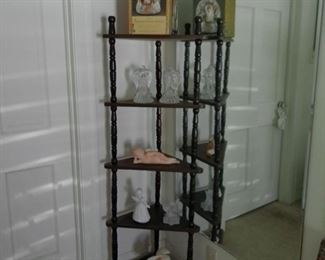 CORNER SHELF AND ANGELS