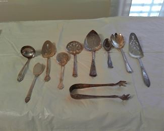 SILVERPLATE SERVING PIECES