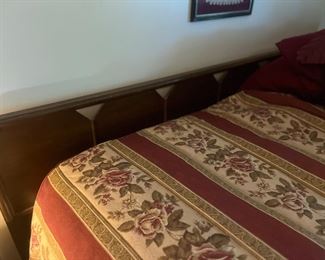 King size bed with or without linens