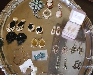 VINTAGE COSTUME JEWELRY