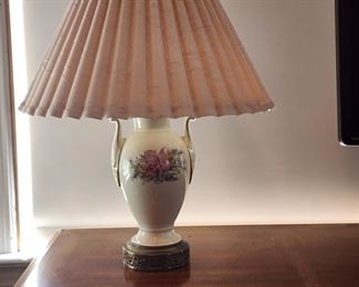 VINTAGE PORCELAIN TABLE LAMP