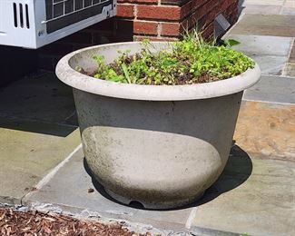 OUTDOOR PLANTER