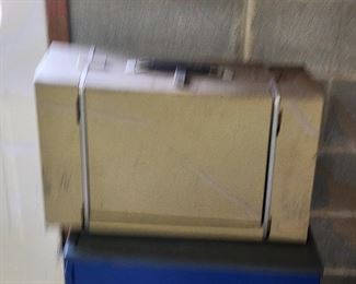 VINTAGE GENERAL ELECTRIC RECORD PLAYER