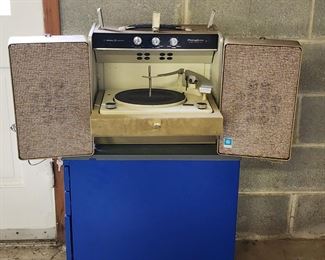VINTAGE GENERAL ELECTRIC RECORD PLAYER