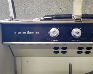 VINTAGE GENERAL ELECTRIC RECORD PLAYER