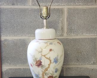 VINTAGE CHINOISERIE GINGER JAR LAMP