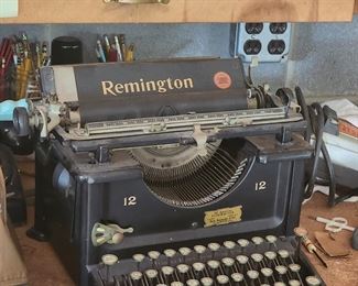 ANTIQUE REMINGTON 12 STANDARD TYPEWRITER