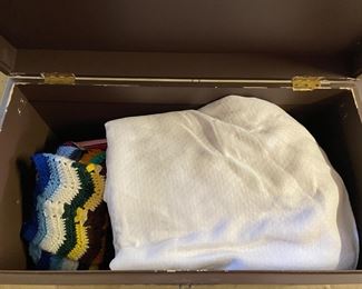 COLLECTION OF LINENS