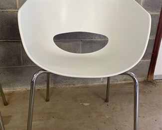 WHITE MCM RETRO ORBIT CHAIR BY SINTESI